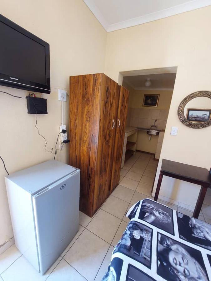 Skippers Backpackers Cc Walvis Bay Exteriör bild