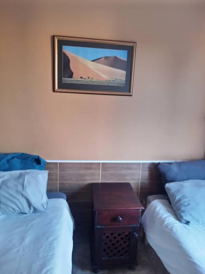 Skippers Backpackers Cc Walvis Bay Exteriör bild
