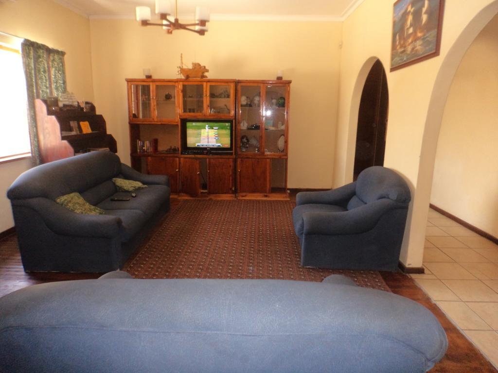 Skippers Backpackers Cc Walvis Bay Exteriör bild